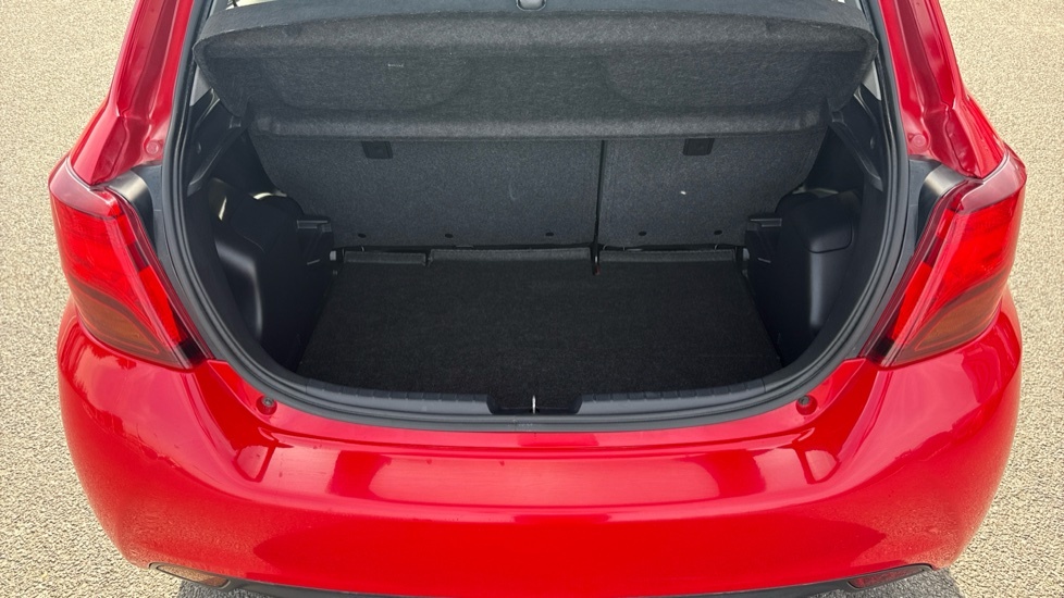 Toyota Yaris Active Red #4
