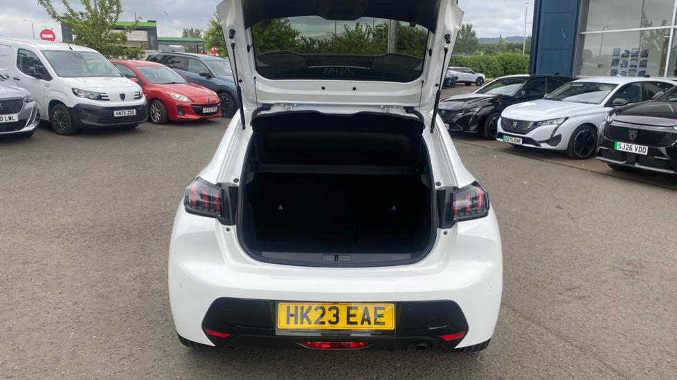 Peugeot 208 Allure Premium HK23EAE White #4