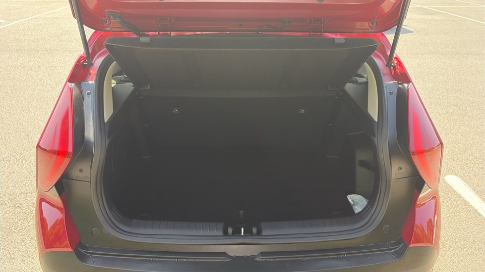 Hyundai Bayon Premium Red #4