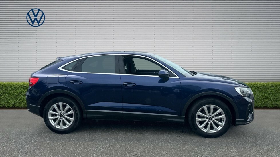 Audi Q3 45 Tfsi E Black Edition S Tronic Tech Pro Black #4
