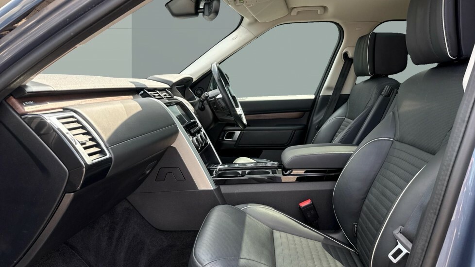 Land Rover Discovery Hse Luxury YK70TZL Blue #3