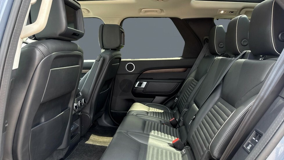 Land Rover Discovery Hse Luxury YK70TZL Blue #4
