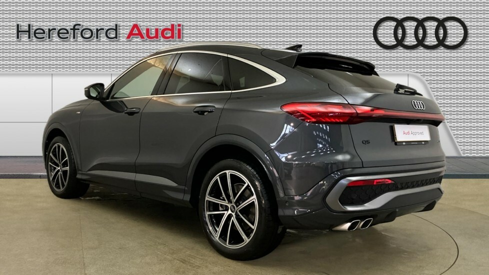 Audi Q5 Launch Edition VN25JHX Grey #3