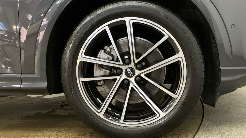 Audi Q5 Launch Edition VN25JHX Grey #5