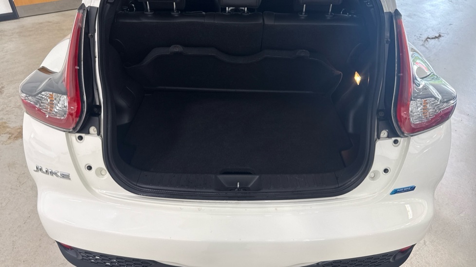 Nissan Juke Tekna White #4