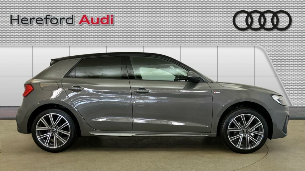 Audi A1 S Line VN26KFC Black #4