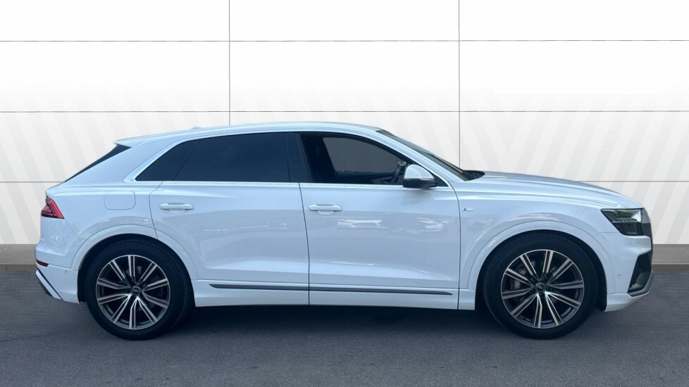 Audi Q8 S Line White #5