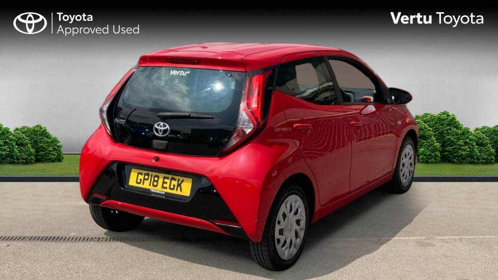 Toyota Aygo X X-play Red