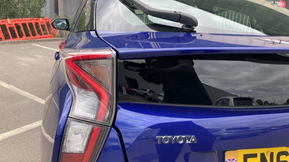 Toyota Prius Vvt-h Active Hatchback Red #21