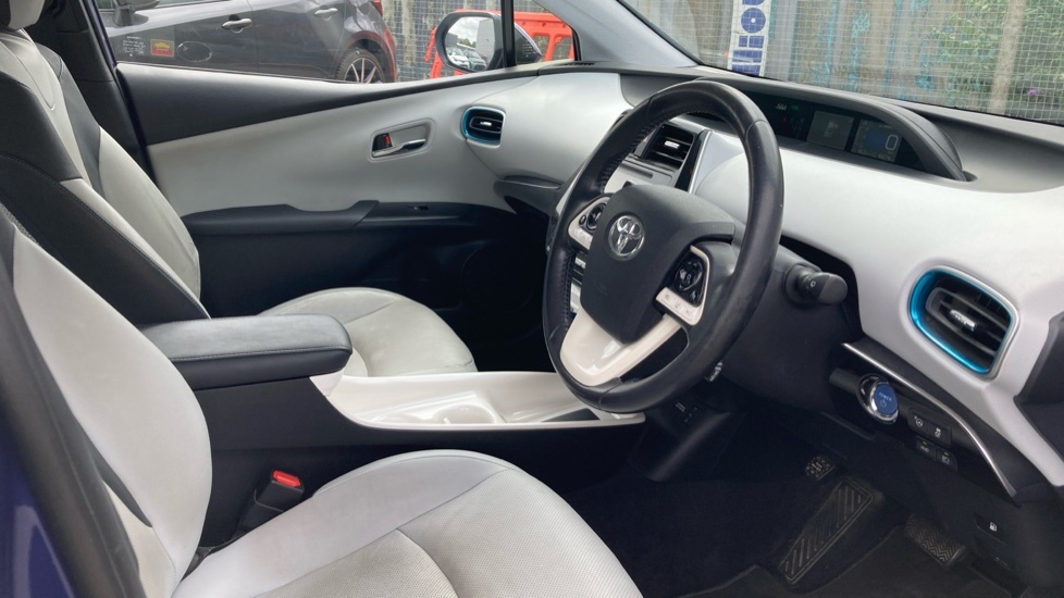 Toyota Prius Vvt-h Active Hatchback Red #12