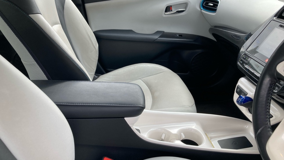 Toyota Prius Vvt-h Active Hatchback Red #18