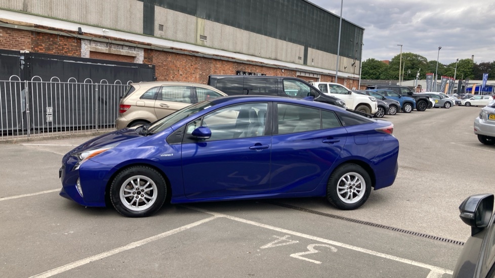 Toyota Prius Vvt-h Active Hatchback Red #24