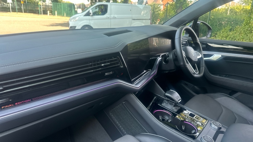Volkswagen Touareg Final Edition AO75YJB Black #2