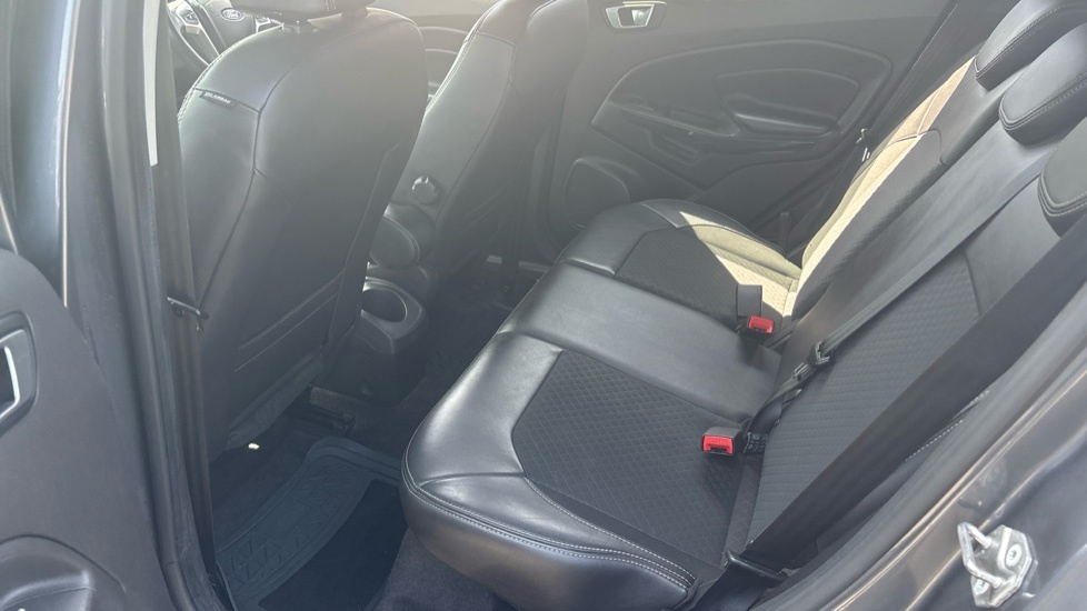 Ford Ecosport White #16