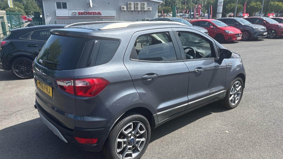 Ford Ecosport White #22