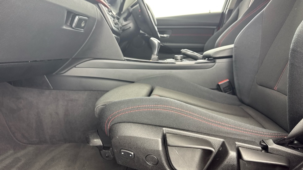 BMW 3 Series Saloon Red #31