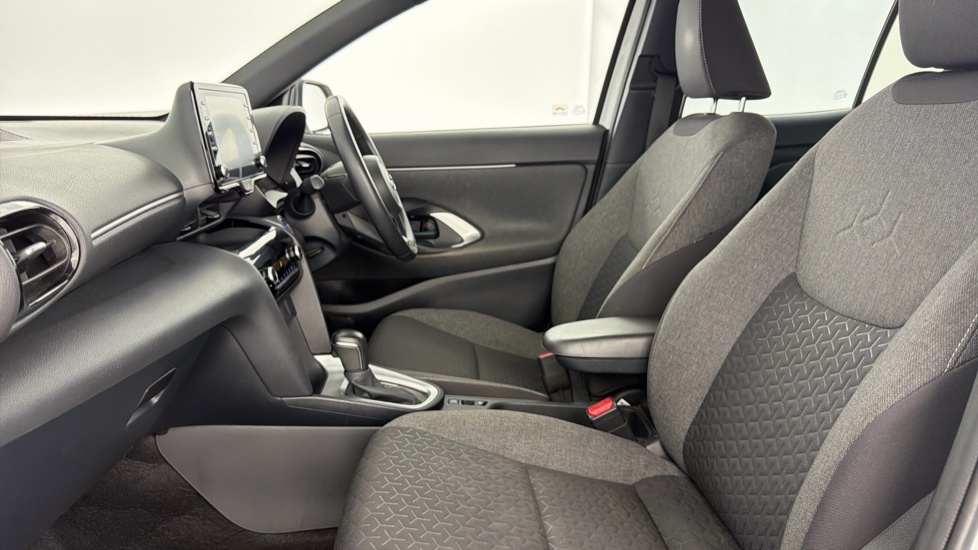 Toyota Yaris Cross Design SM22XNY White #5