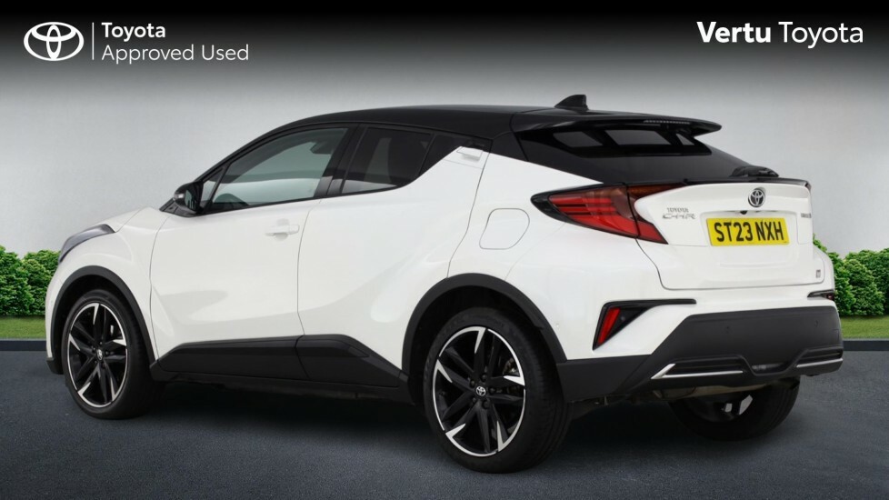 Toyota C-Hr Gr Sport White #4