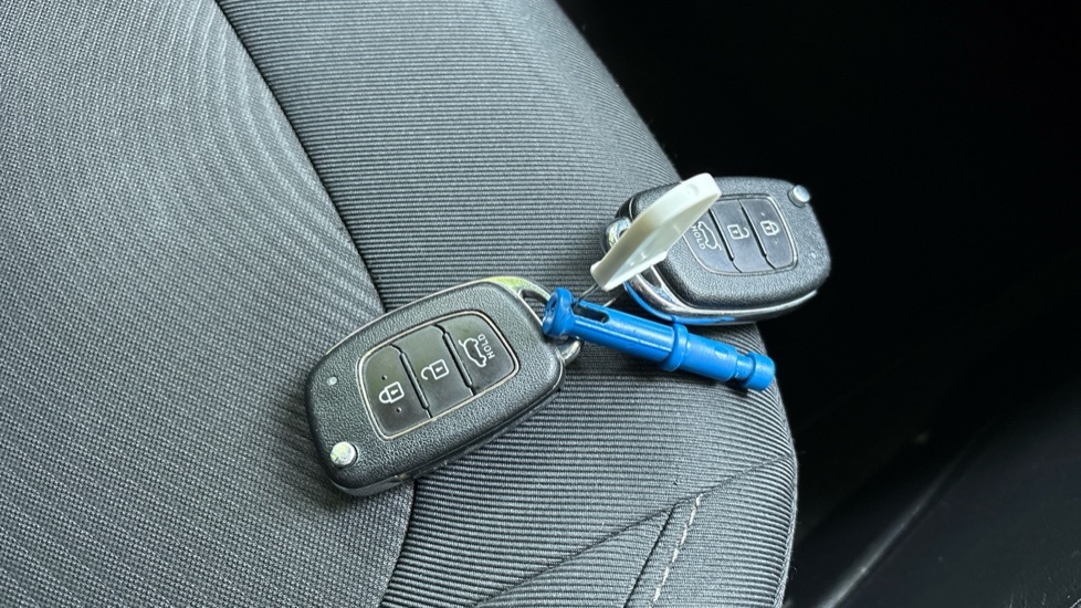 Hyundai I10 Play Blue #19