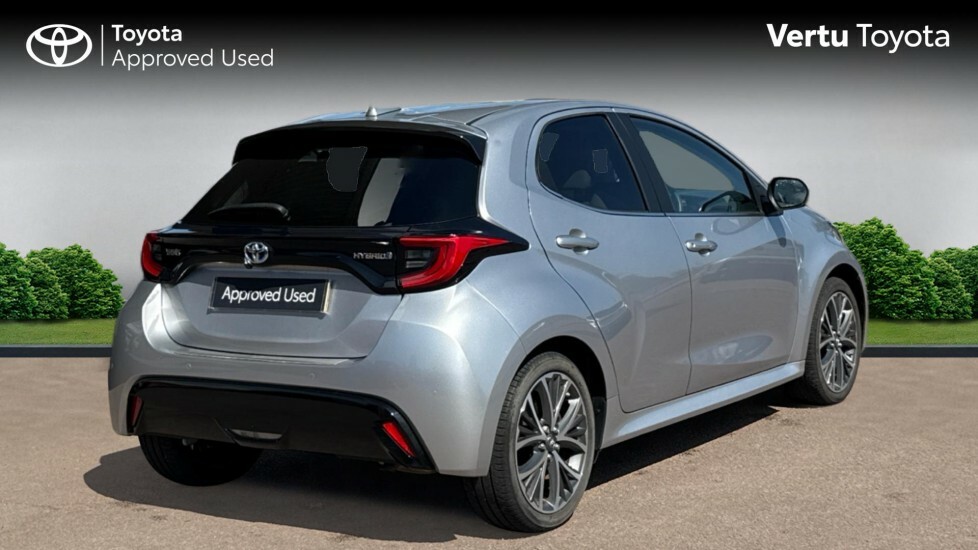 Toyota Yaris Excel Silver #2