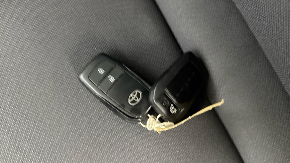 Toyota Prius Excel #27