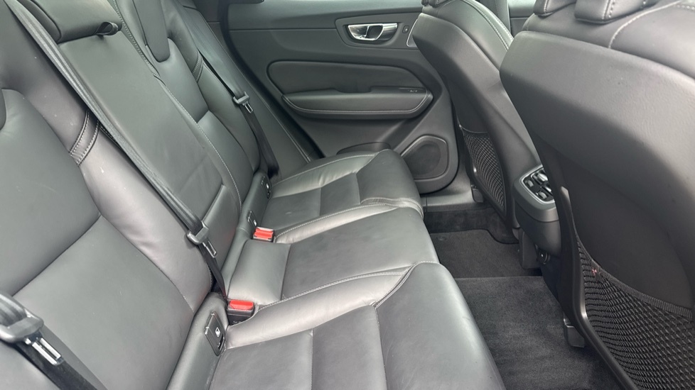 Volvo XC60 Ultra Black Edition Black #6