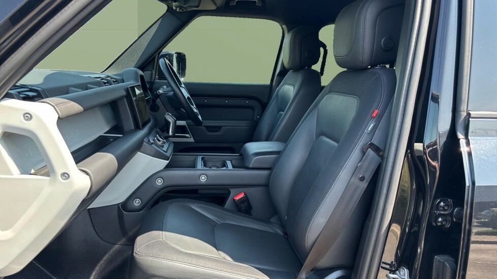 Land Rover Defender 110 X-dynamic Hse Black #3