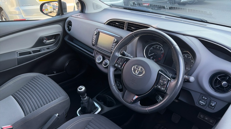 Toyota Yaris Hatchback Blue #9
