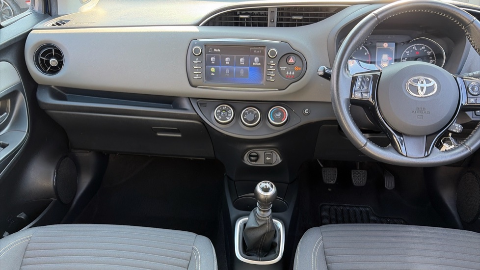 Toyota Yaris Hatchback Blue #10