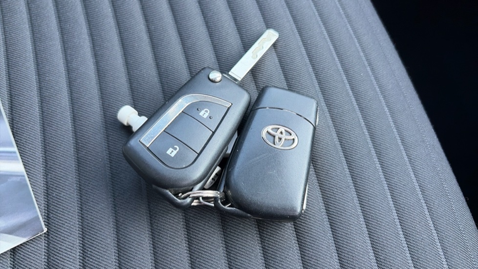 Toyota Yaris Hatchback Blue #19