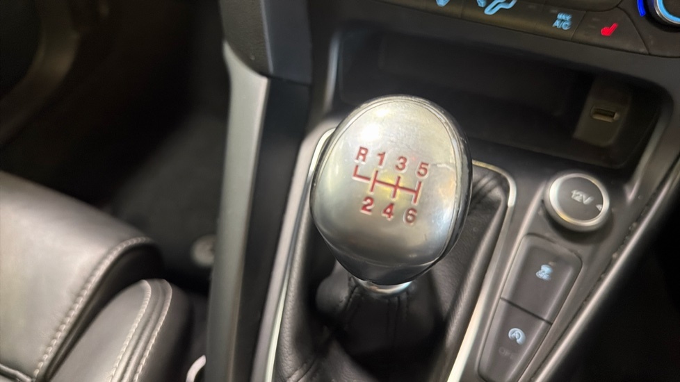 Ford Focus 1.0 Ecoboost Zetec Edition #35
