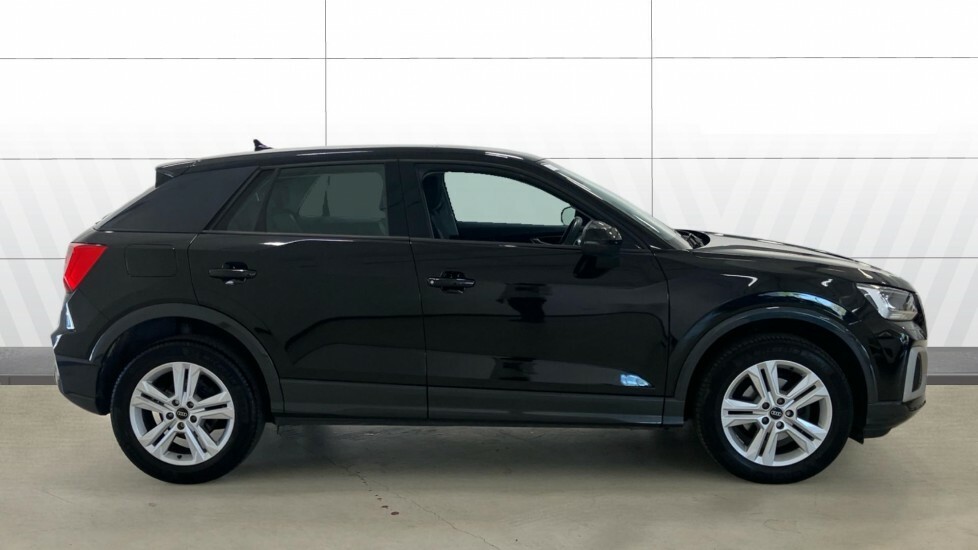 Audi Q2 Sport Black #5