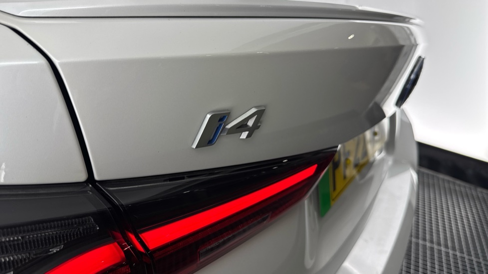 BMW i4 Edrive40 M Sport Blue #38