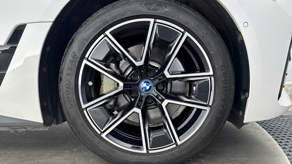 BMW i4 Edrive40 M Sport Blue #14