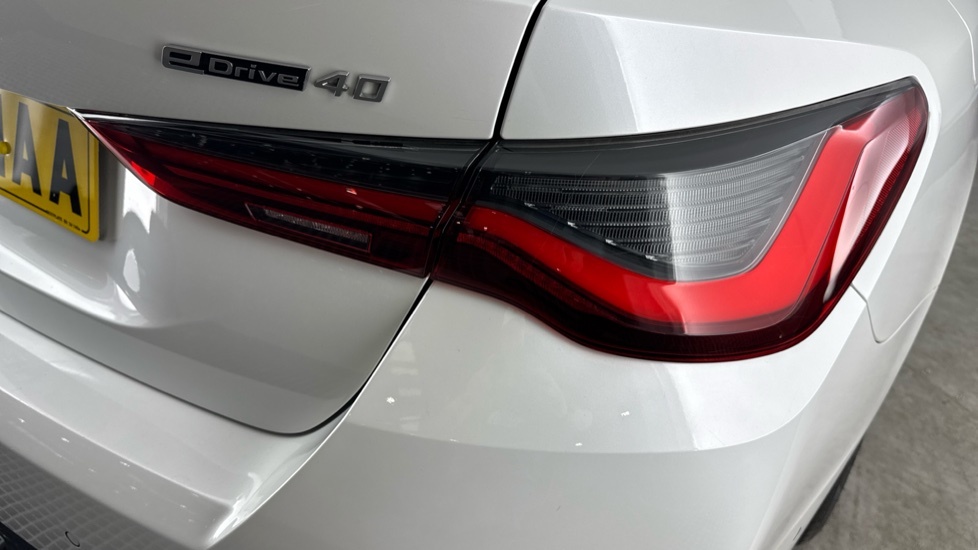 BMW i4 Edrive40 M Sport Blue #22