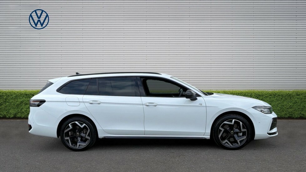 Volkswagen Passat R-line White #4