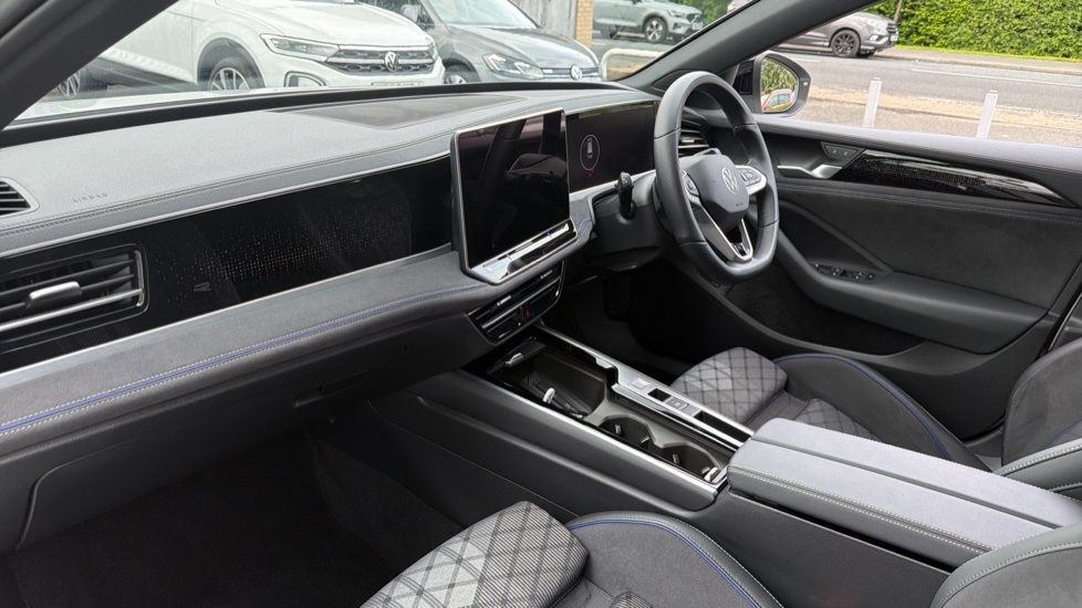 Volkswagen Passat R-line White #2