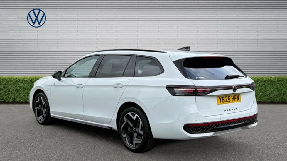Volkswagen Passat R-line White #3
