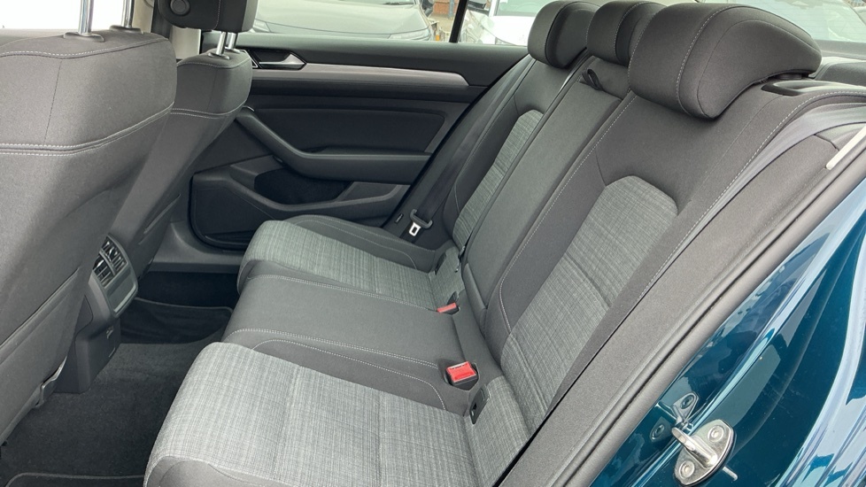 Volkswagen Passat 2.0 Tdi Evo Se Grey #16