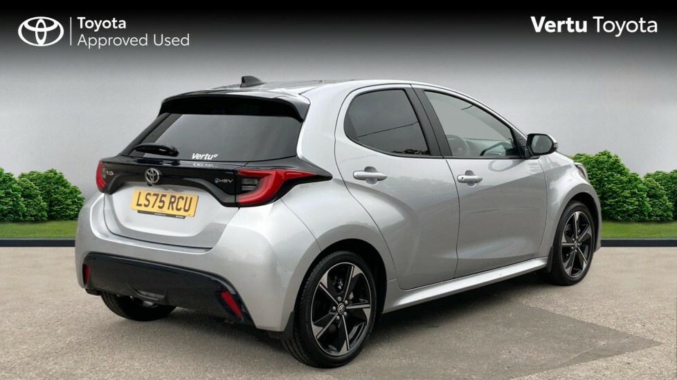 Toyota Yaris Excel Silver #2