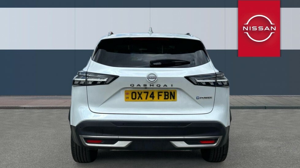 Nissan Qashqai Tekna White #6