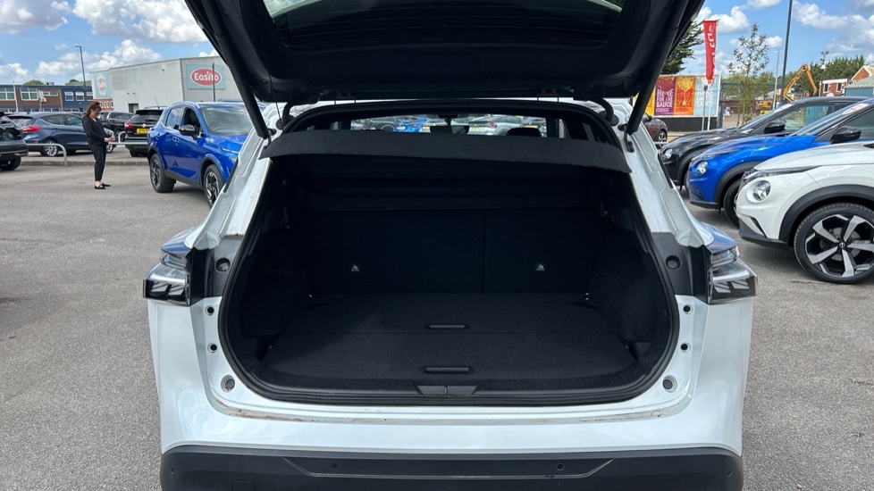Nissan Qashqai Tekna White #4