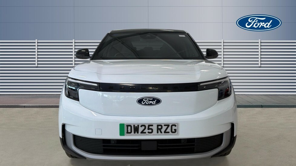 Ford Explorer Premium White #3
