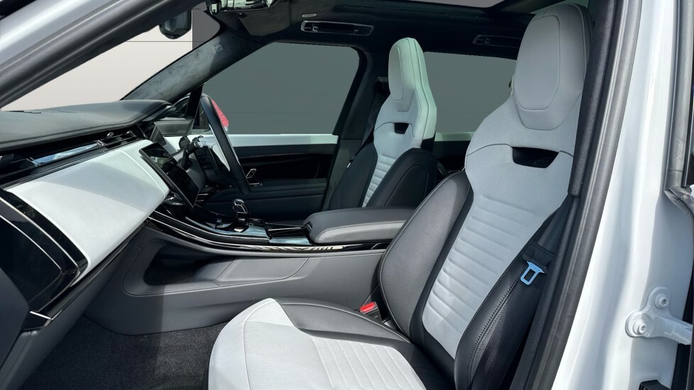 Land Rover Range Rover Sport Sv PO26UYR White #3