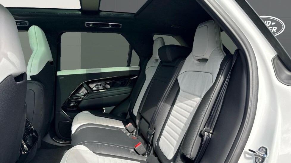 Land Rover Range Rover Sport Sv PO26UYR White #4