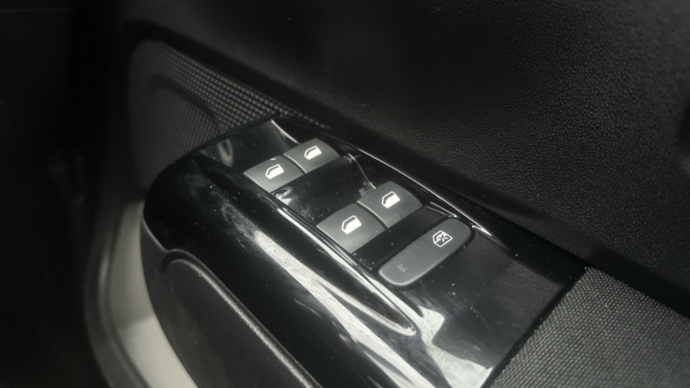 Citroen C3 1.2 Puretech 110 Shine Plus Eat6 Black #21