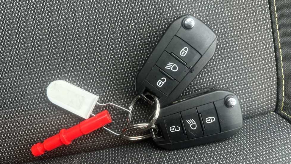 Citroen C3 1.2 Puretech 110 Shine Plus Eat6 Black #20