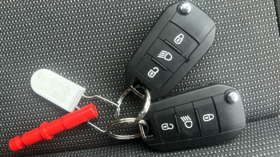 Citroen C3 1.2 Puretech 110 Shine Plus Eat6 Black #19