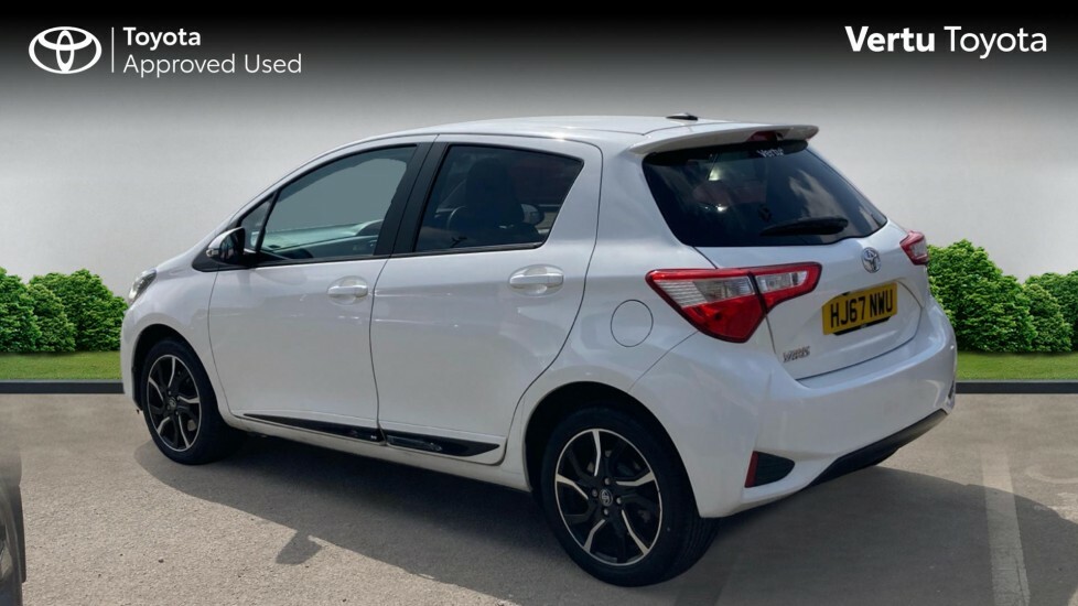 Toyota Yaris Design HJ67NWU White #4