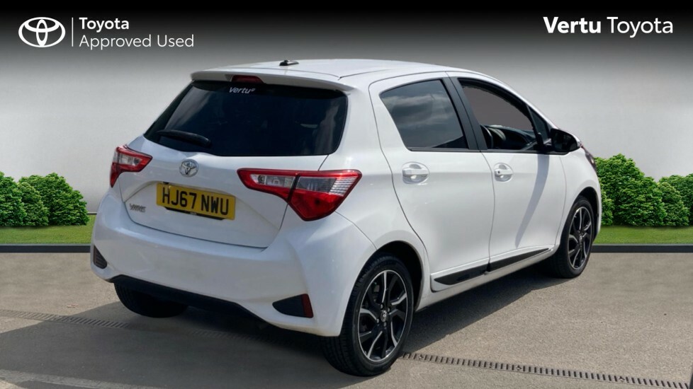 Toyota Yaris Design HJ67NWU White #2